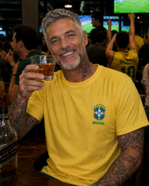 Camiseta Brasil Dry Fit Amarela e Azul | Copa | Brasão em DTF