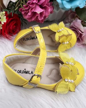 Sapatinho Amarelo Verniz C/ Aplique Borboleta Luxo Glitter