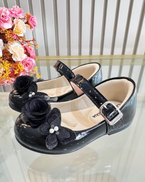 Sapatinho Preto Verniz C/ Aplique de Borboleta e Flor