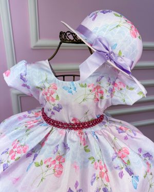 Vestido Miss Cherry Chapeu Lilas Flores e Borboletas